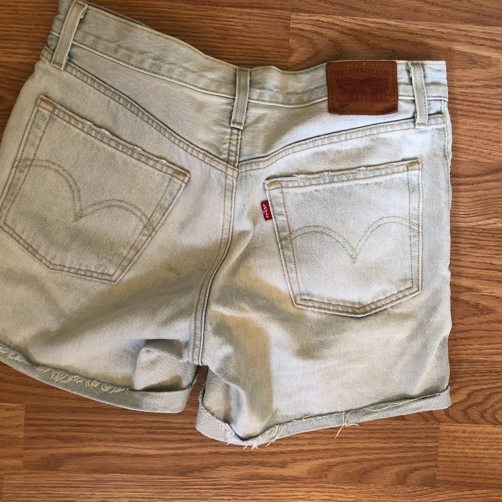 Levi's 501 High Waisted Denim Shorts Size 27 - Picture 2 of 3